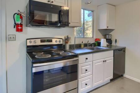 Blue Door Cottage 12 Miles To Yosemite Bbq Оукхърст Екстериор снимка